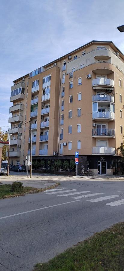 Lux Apartman Ava Kikinda Eksteriør billede